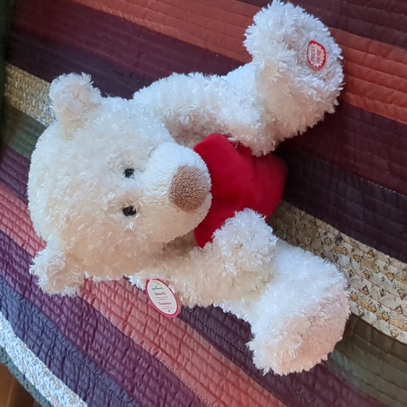 HALLMARK* talking animated bear says hug me, squeeze me, love me while he hugs - Picture 3 of 12